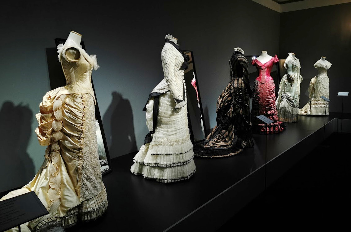 Glamour: Famous Gowns of the Silver Screen Exhibit, Part 3 – Frock Flicks